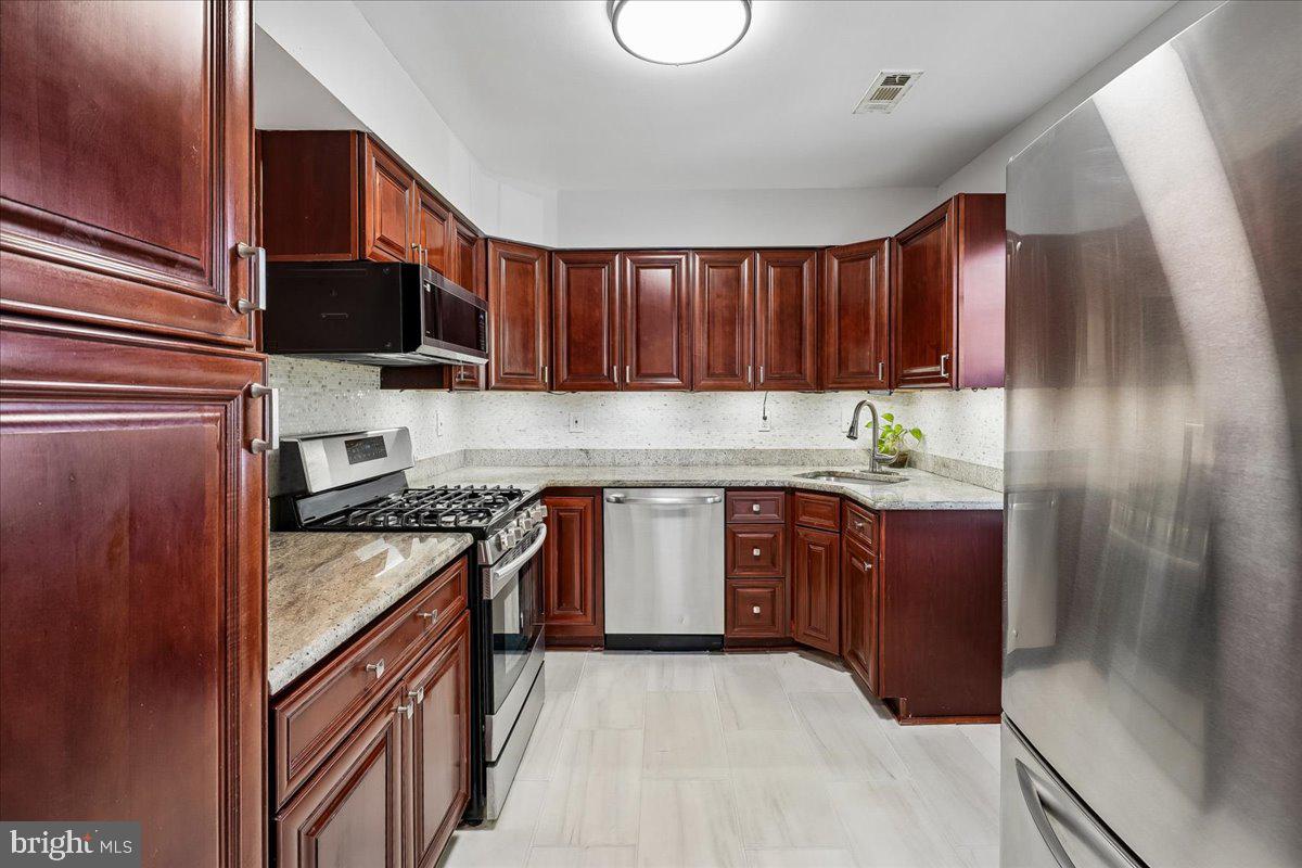 GLENDALE - QUEENSDALE - Residential