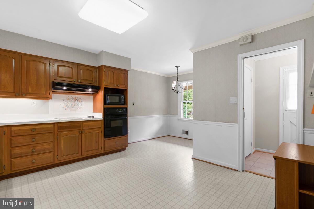 NORTH SHERWOOD FOREST - Residential