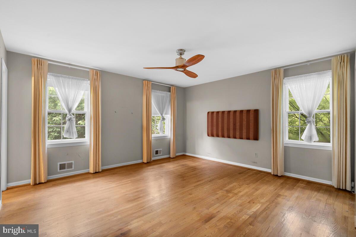 NORTH SHERWOOD FOREST - Residential