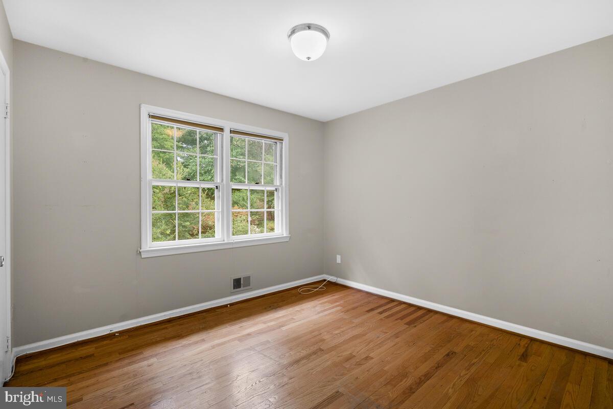 NORTH SHERWOOD FOREST - Residential