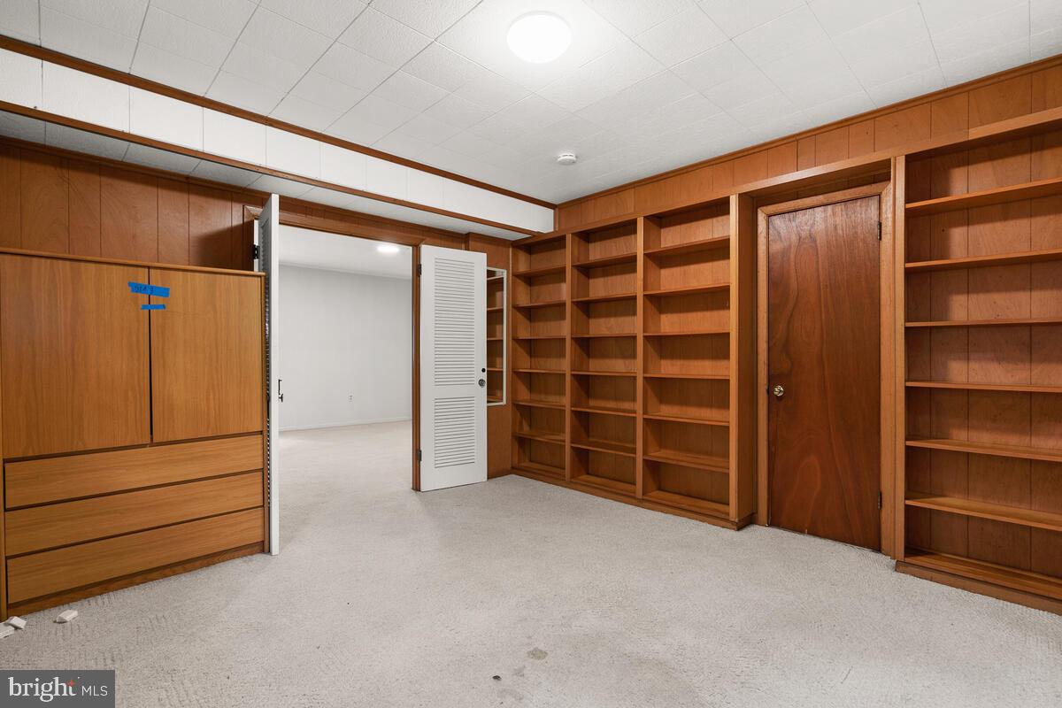 NORTH SHERWOOD FOREST - Residential