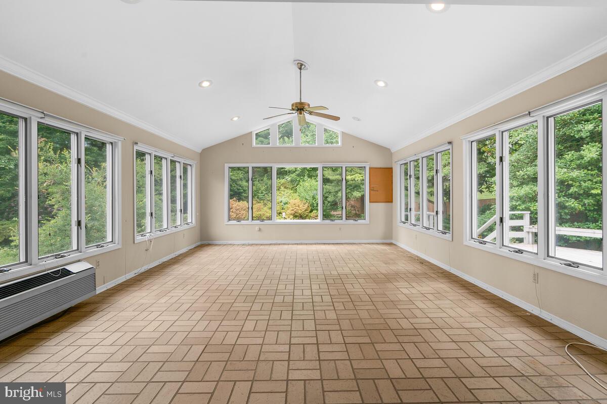 NORTH SHERWOOD FOREST - Residential