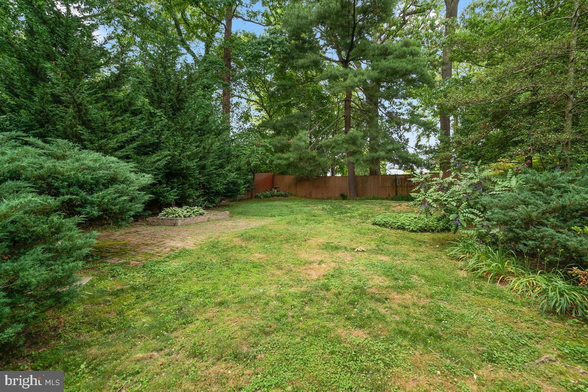 NORTH SHERWOOD FOREST - Residential