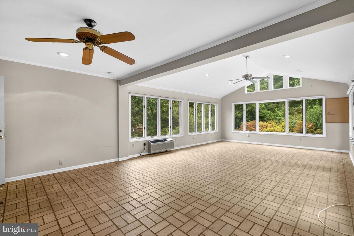 NORTH SHERWOOD FOREST - Residential