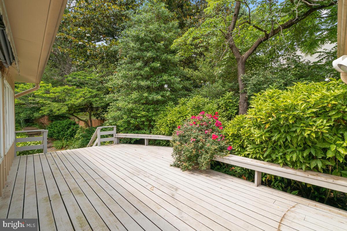 NORTH SHERWOOD FOREST - Residential