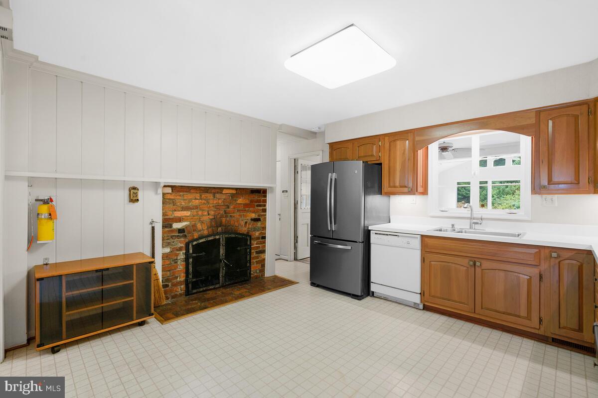 NORTH SHERWOOD FOREST - Residential