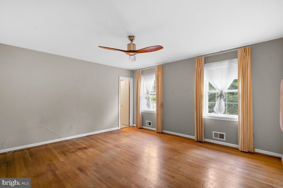 NORTH SHERWOOD FOREST - Residential