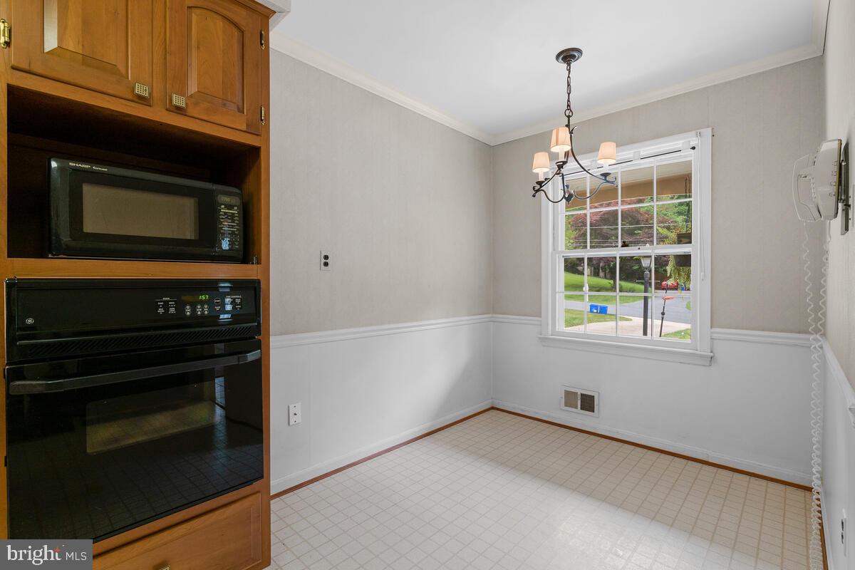 NORTH SHERWOOD FOREST - Residential