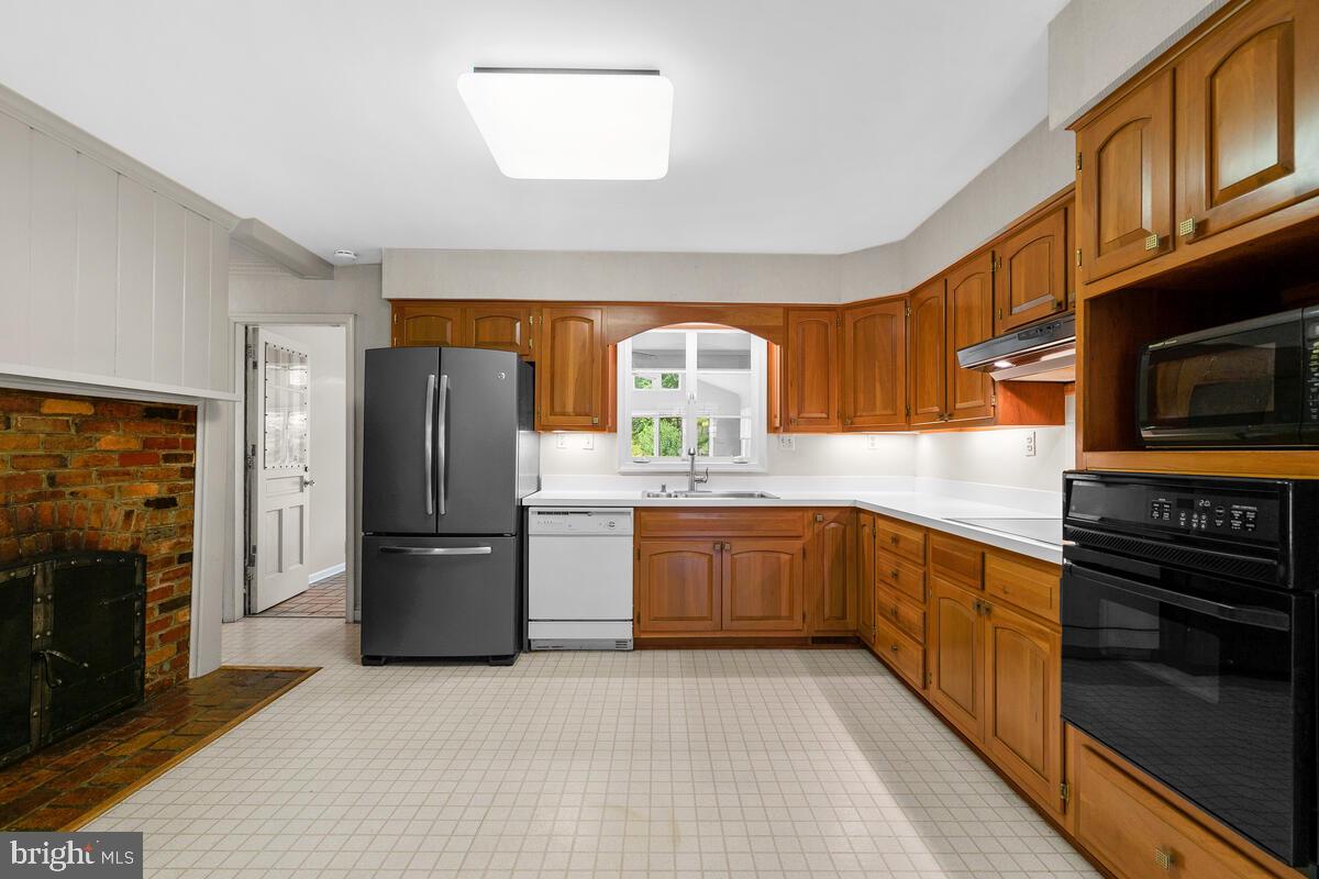 NORTH SHERWOOD FOREST - Residential