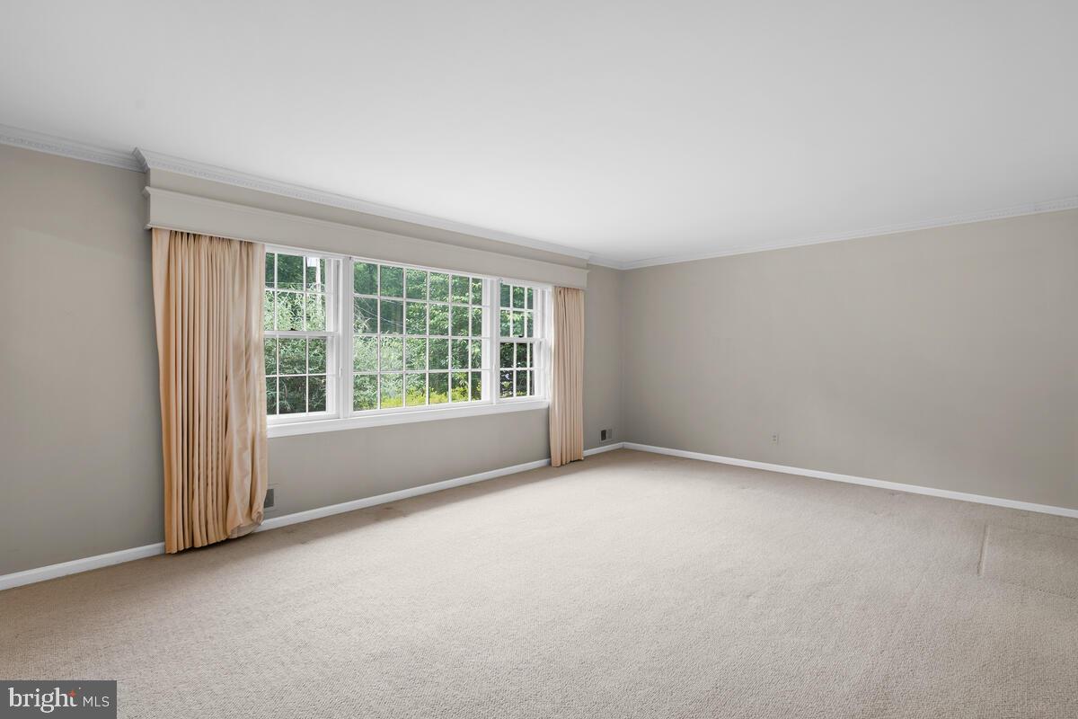 NORTH SHERWOOD FOREST - Residential