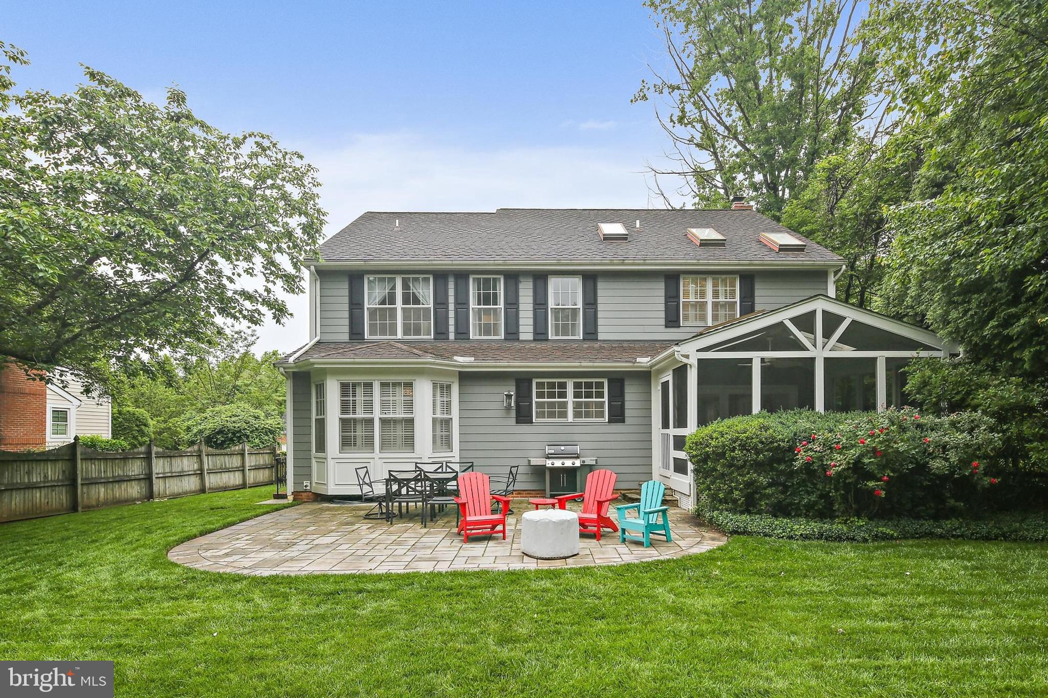 4 OLD ELM COURT