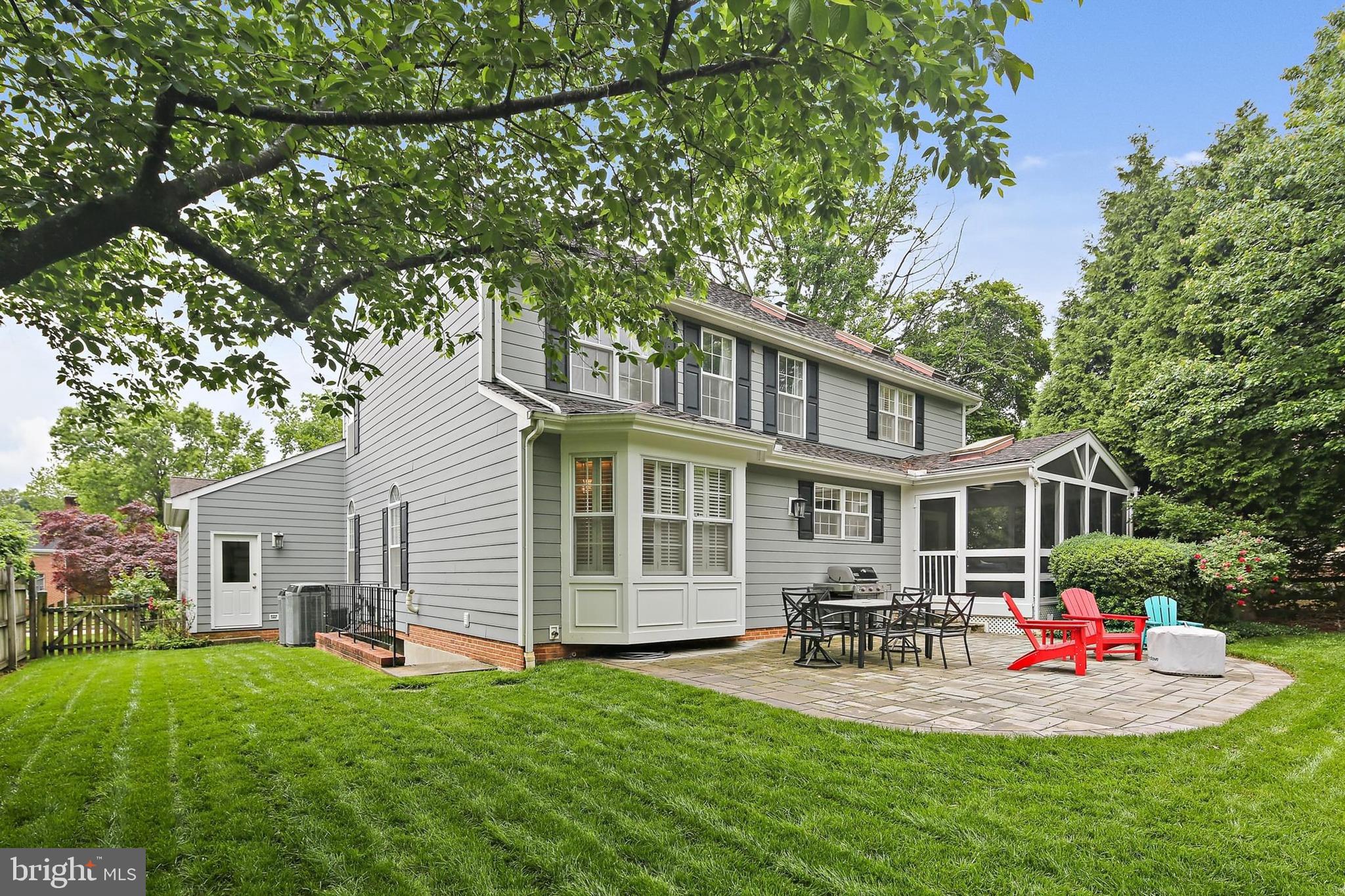 4 OLD ELM COURT