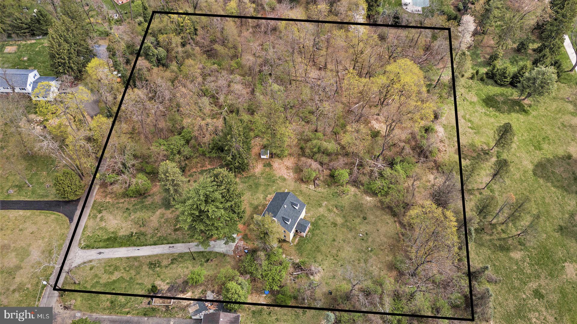 559 & 565 SKIPPACK PIKE