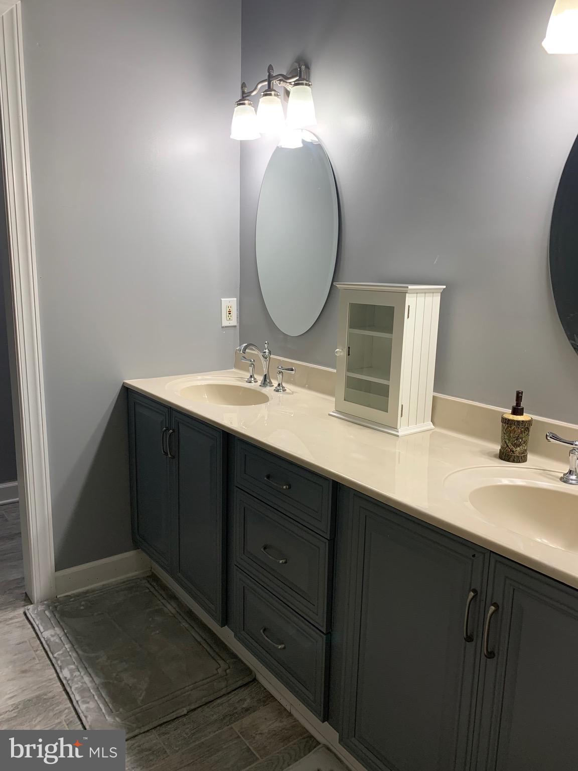 WESTBURY - Residential