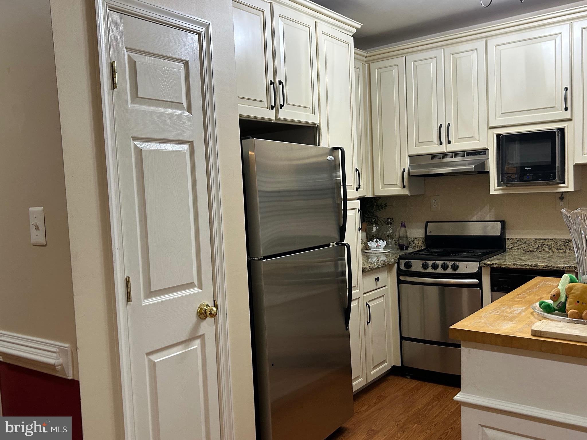 WESTBURY - Residential