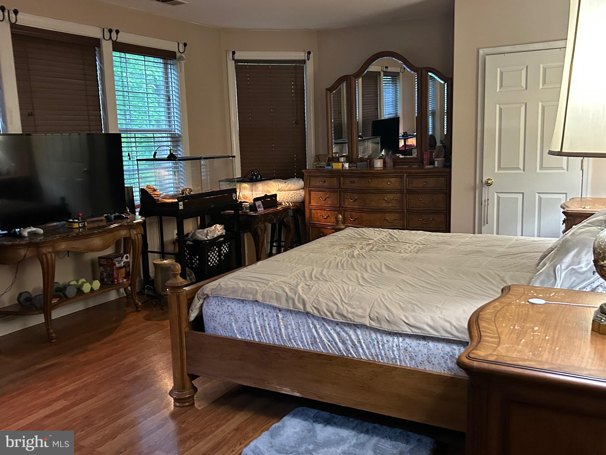 WESTBURY - Residential