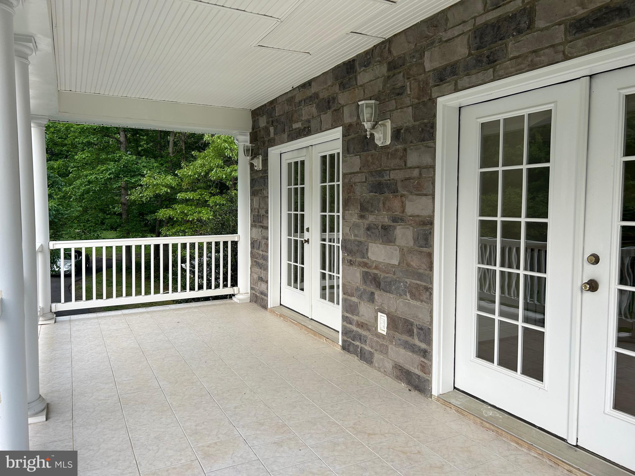 WESTBURY - Residential