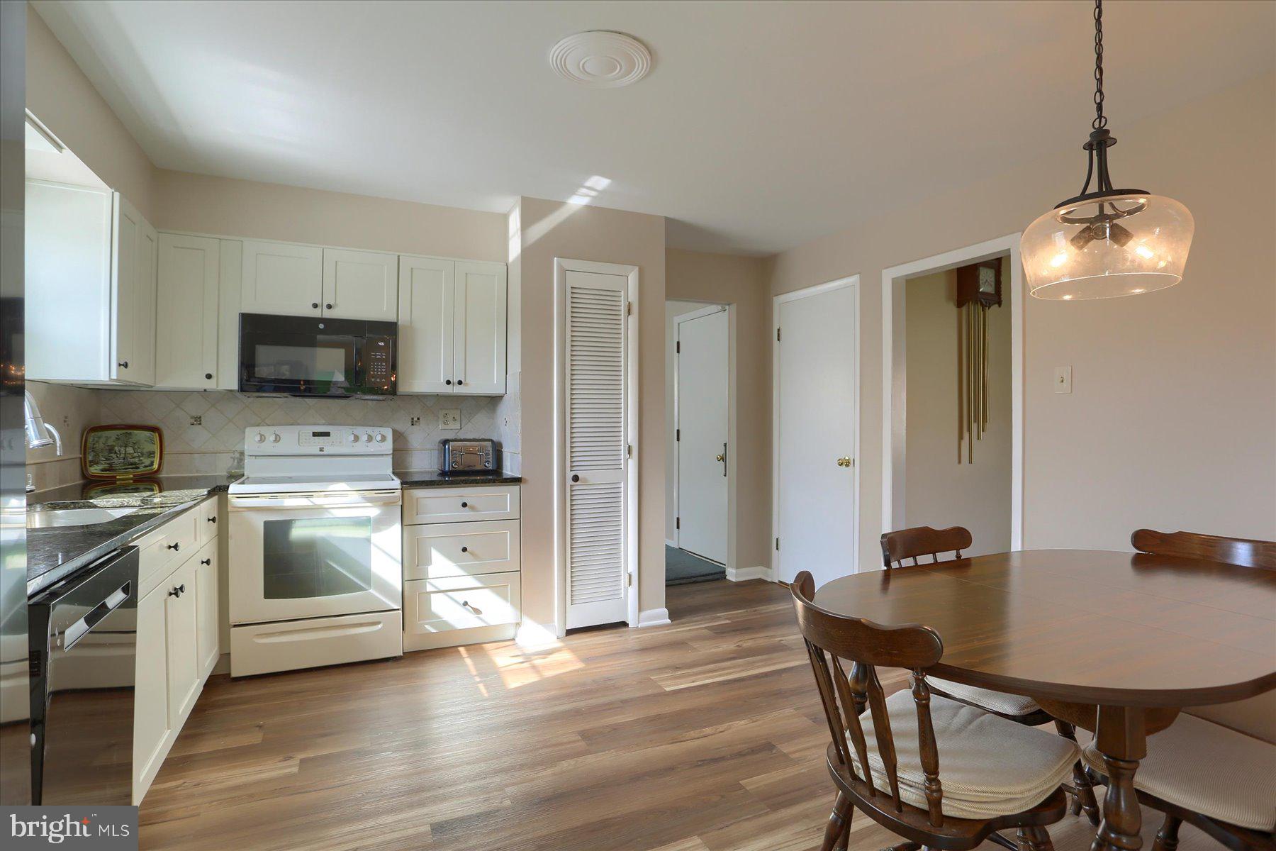 COUNTRY CLUB PARK - Residential
