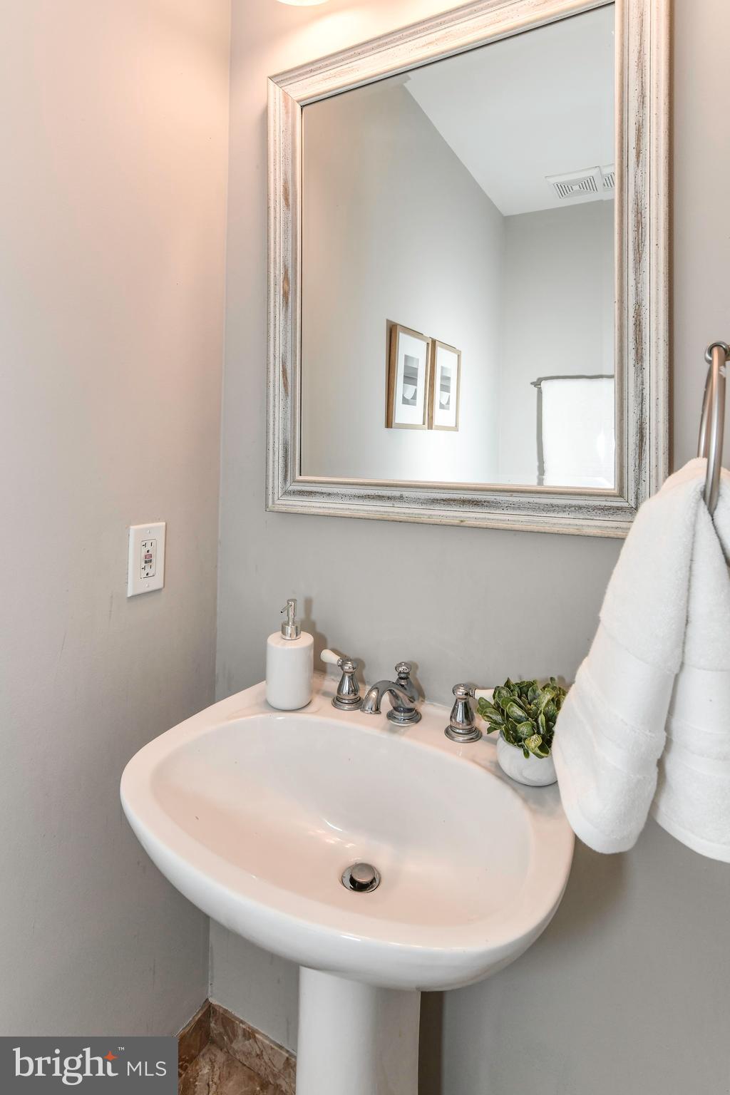 ASHBURN FARM - Residential Lease