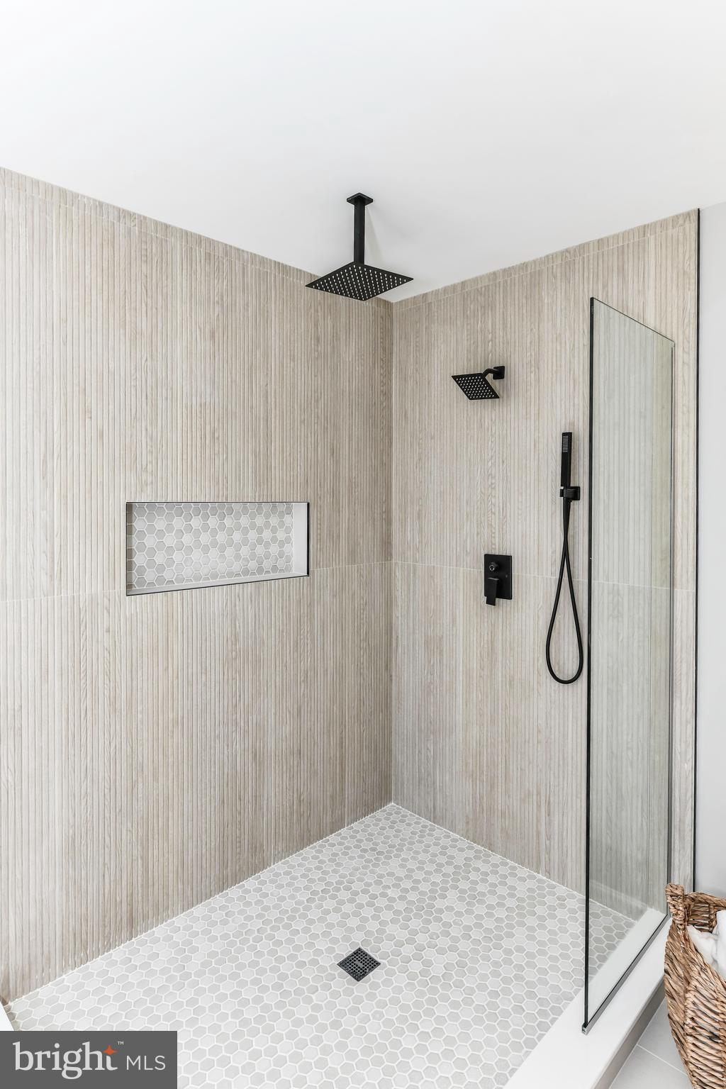 ASHBURN FARM - Residential Lease