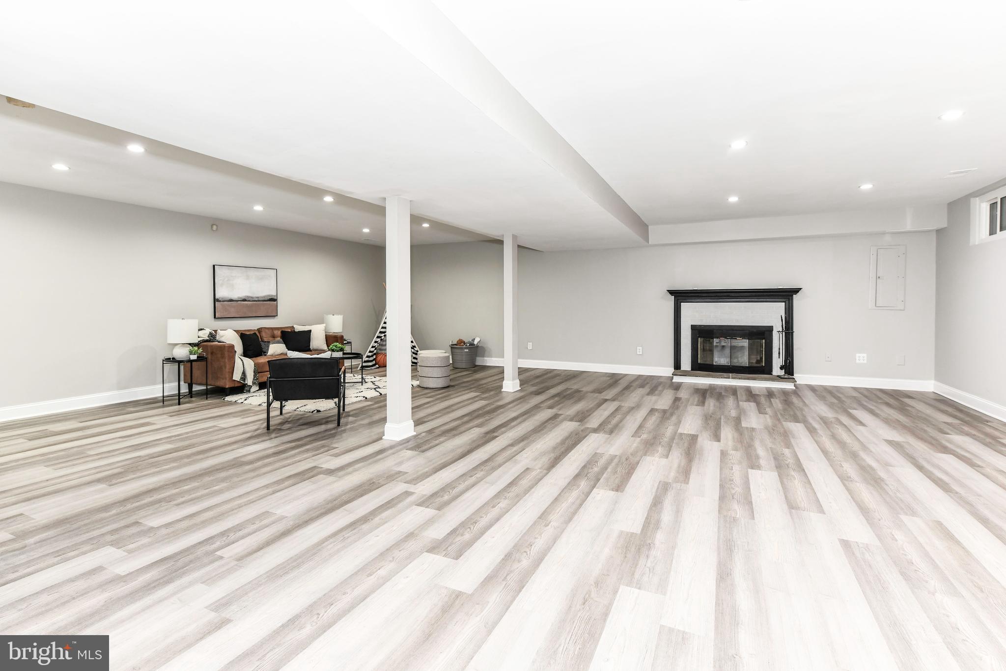 ASHBURN FARM - Residential Lease