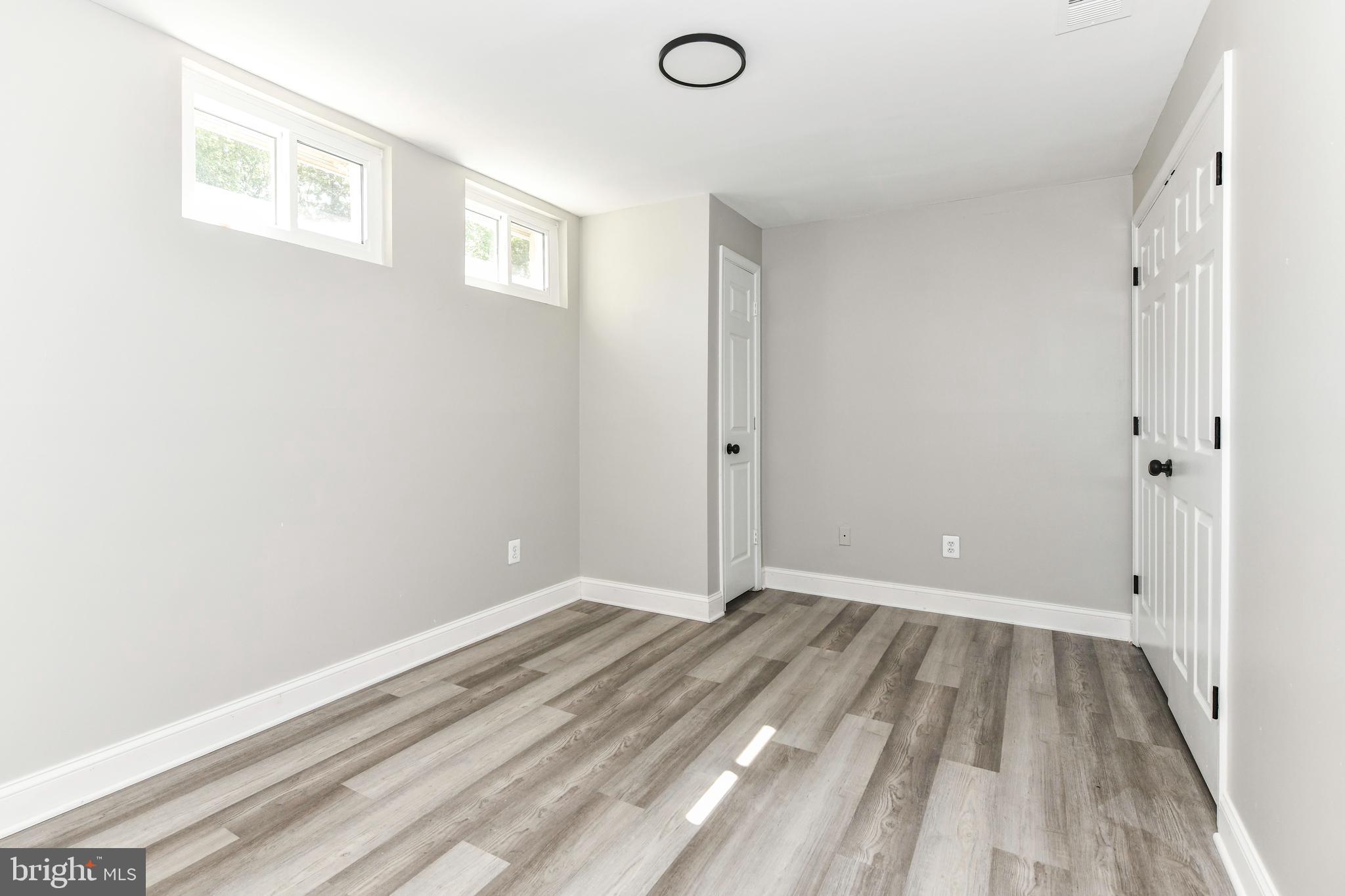 ASHBURN FARM - Residential Lease