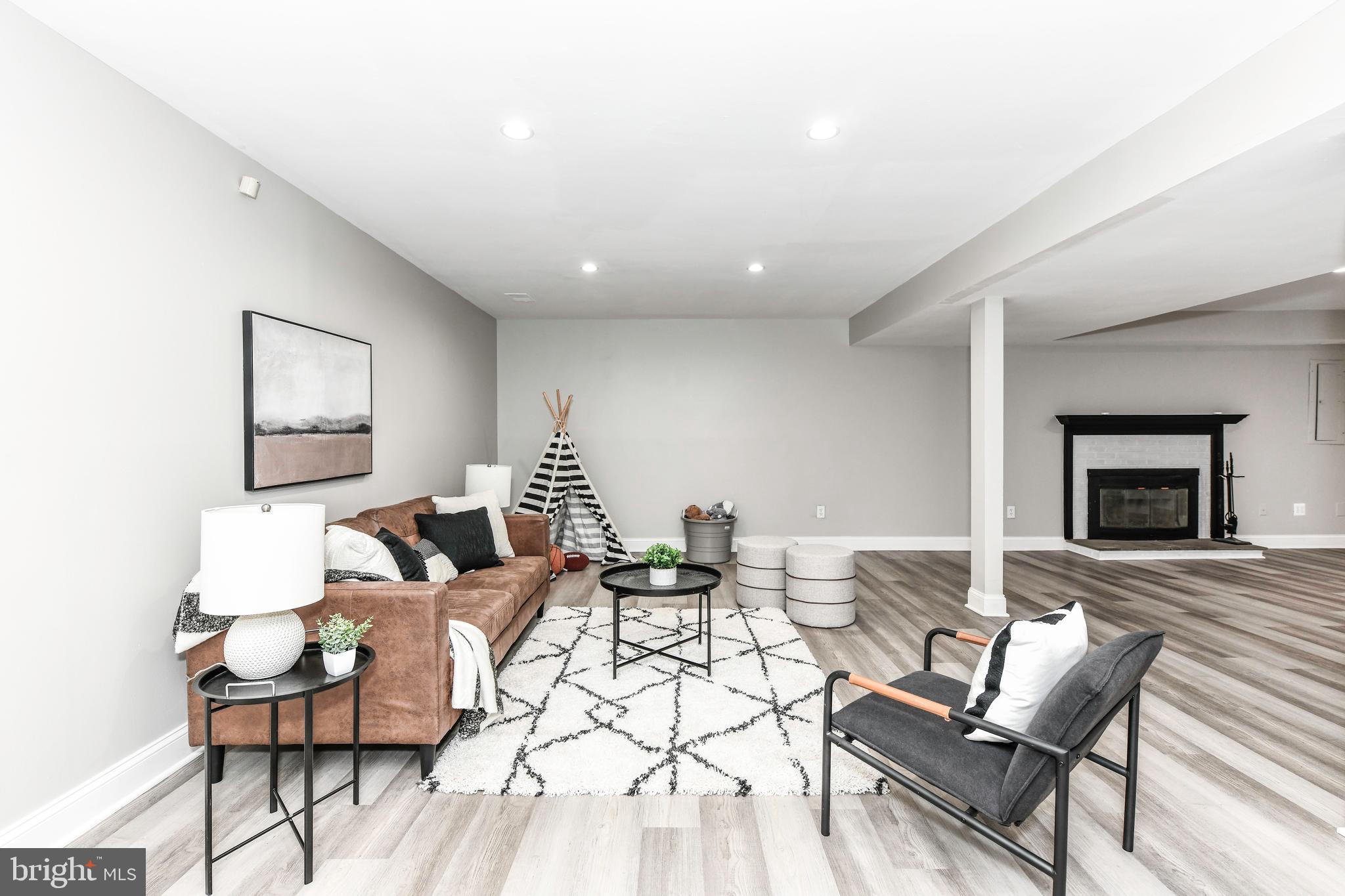 ASHBURN FARM - Residential Lease