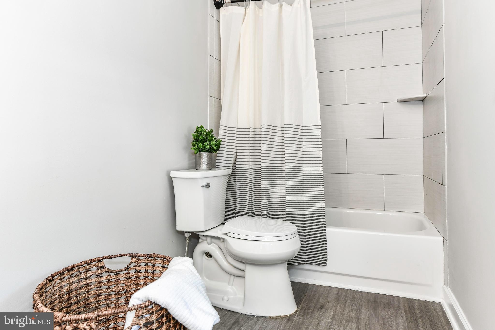 ASHBURN FARM - Residential Lease