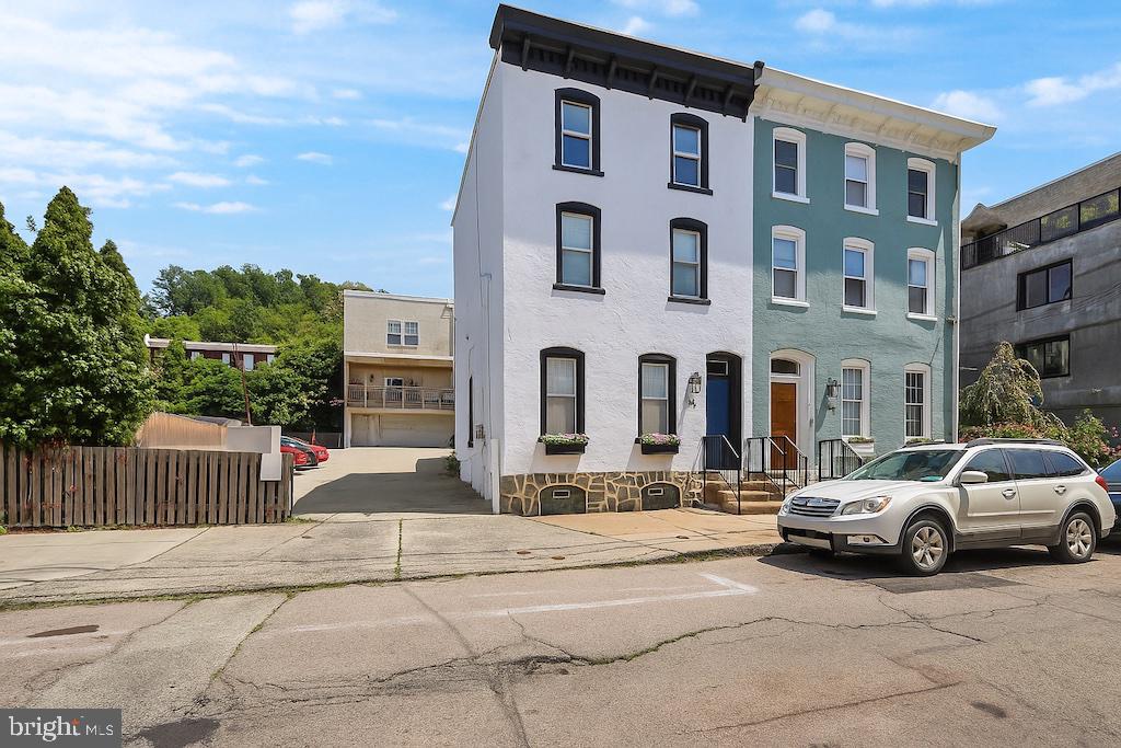 MANAYUNK - Residential Lease