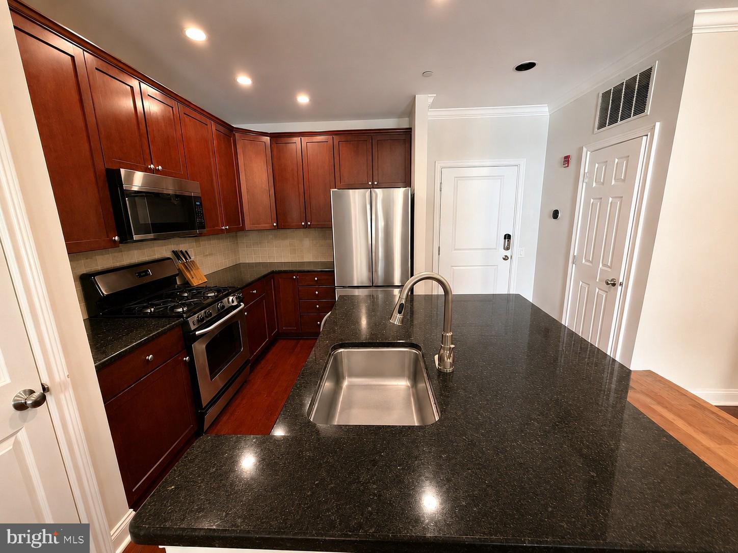 500 ADMIRALS WAY 106