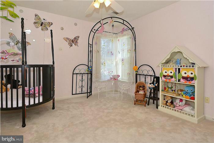 VIRGINIA OAKS - Residential