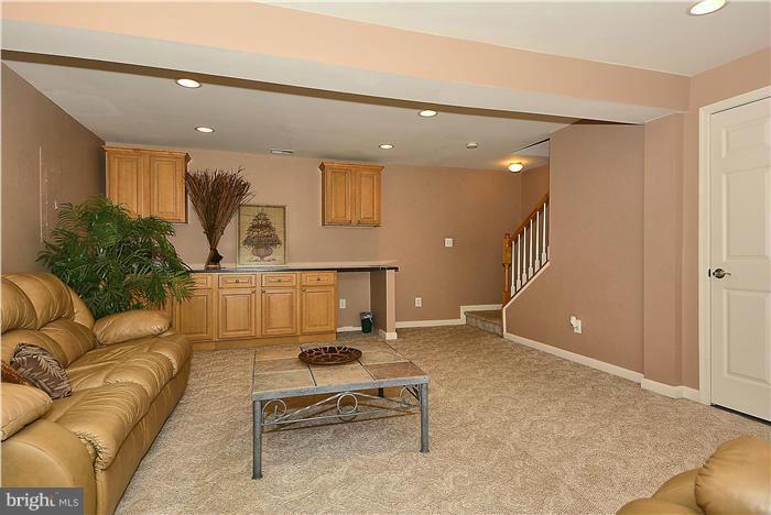 VIRGINIA OAKS - Residential