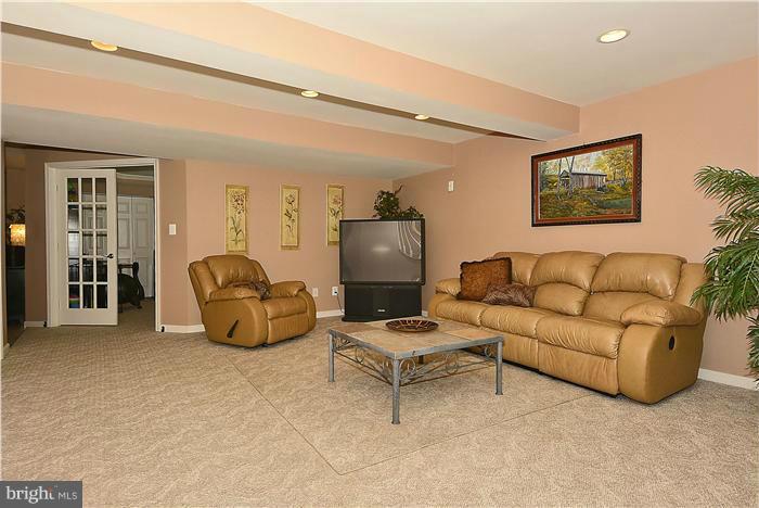 VIRGINIA OAKS - Residential