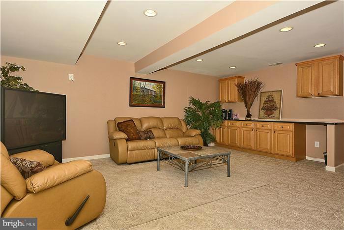 VIRGINIA OAKS - Residential