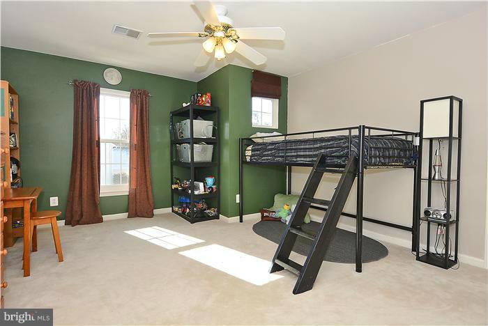 VIRGINIA OAKS - Residential