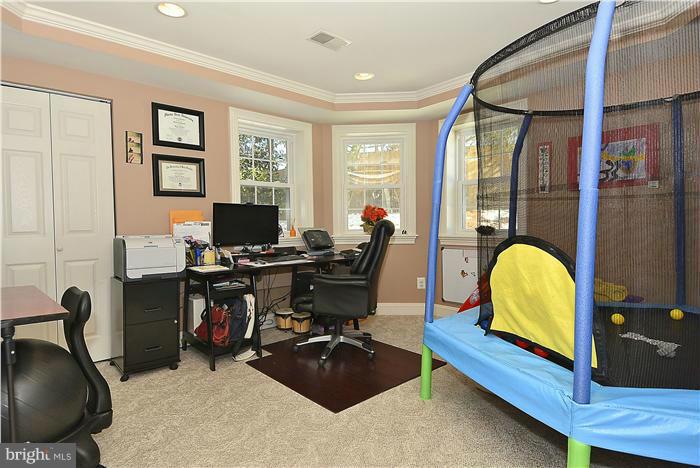 VIRGINIA OAKS - Residential