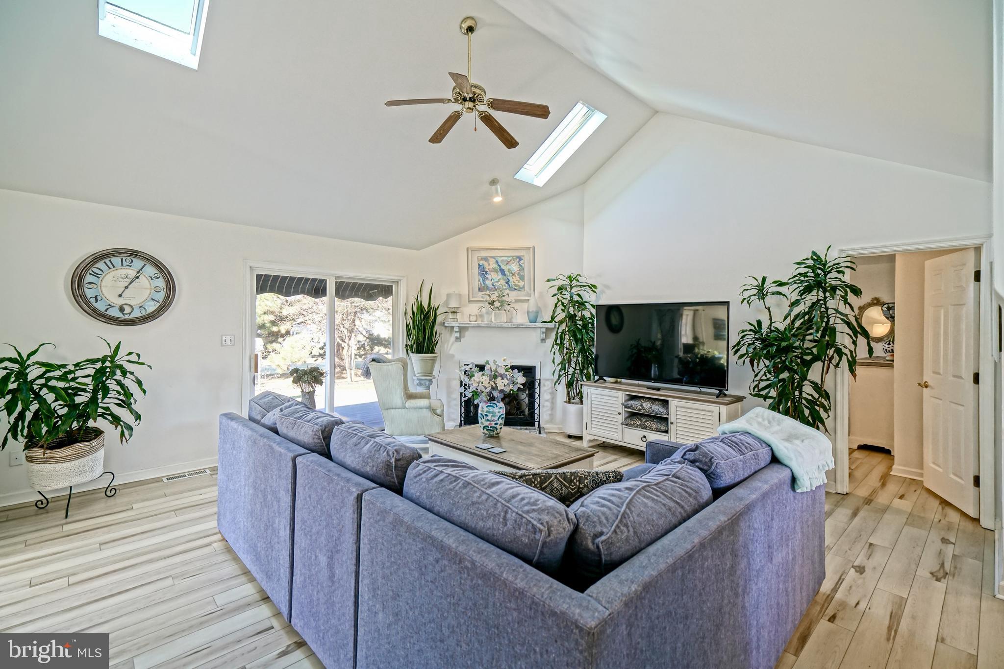 BAY BREEZE ESTATES - Residential