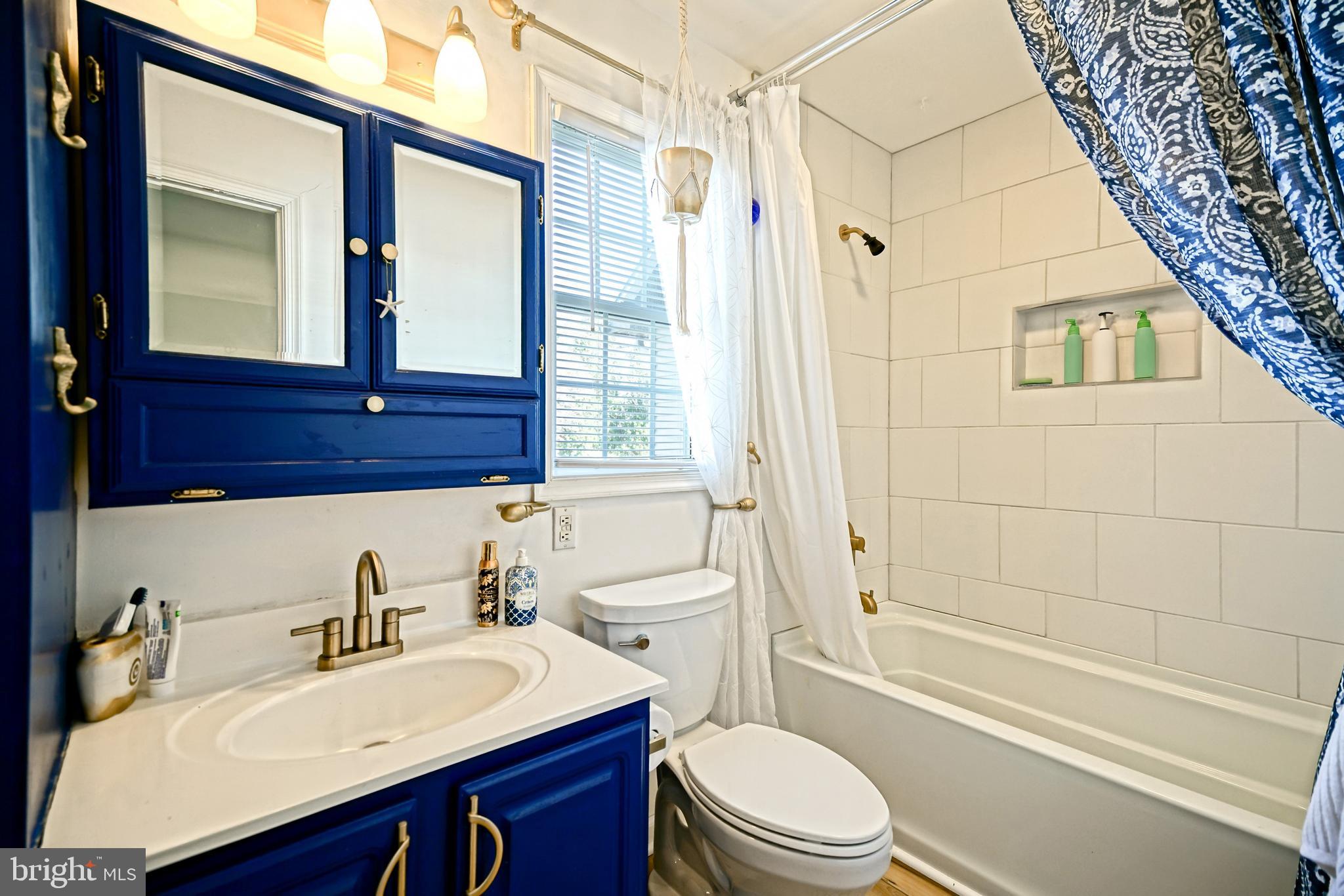 BAY BREEZE ESTATES - Residential