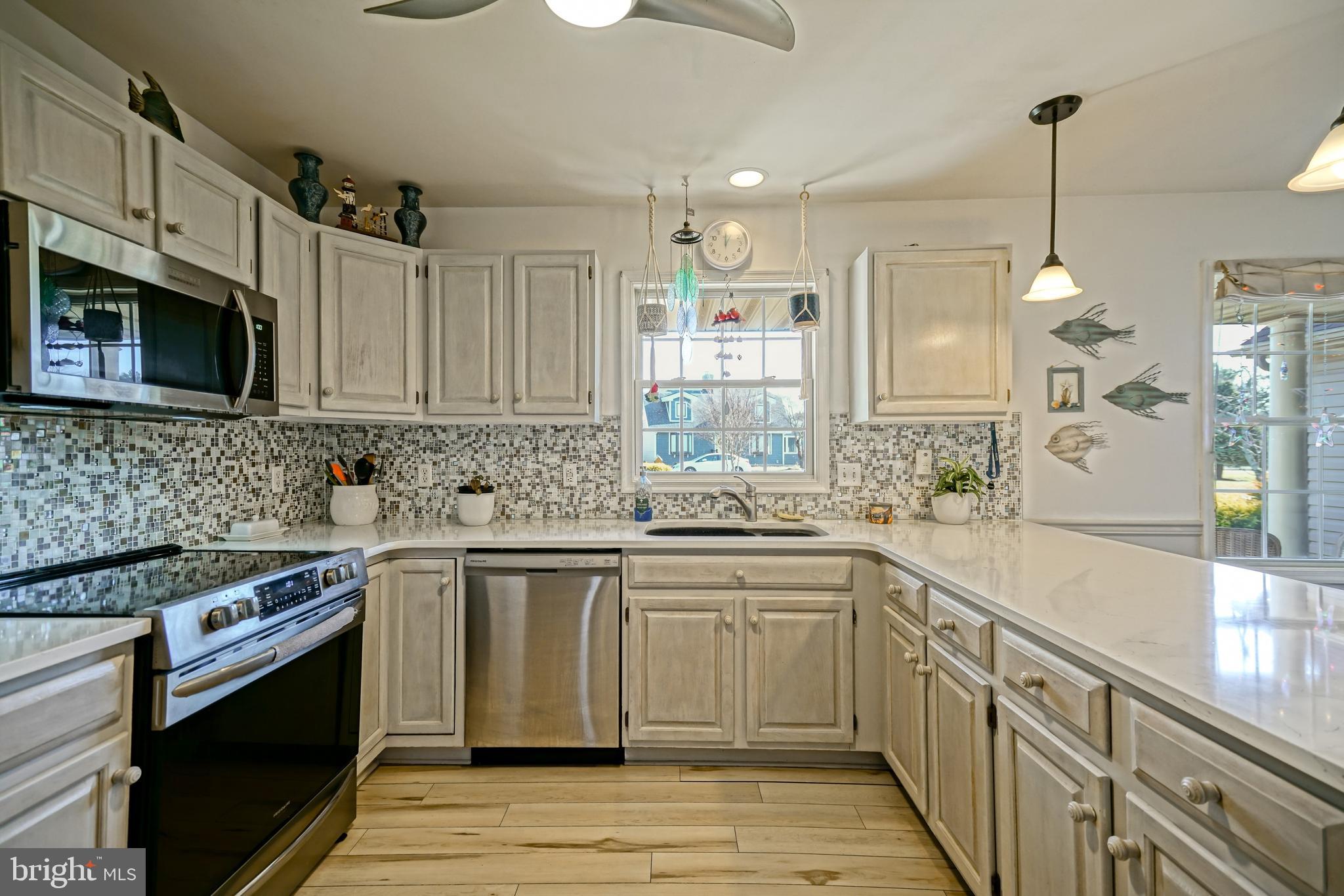 BAY BREEZE ESTATES - Residential