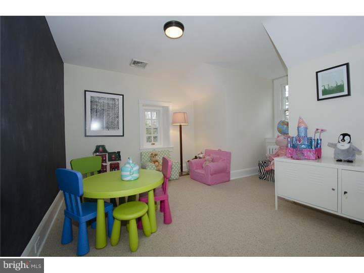 CHESTNUT HILL - Residential