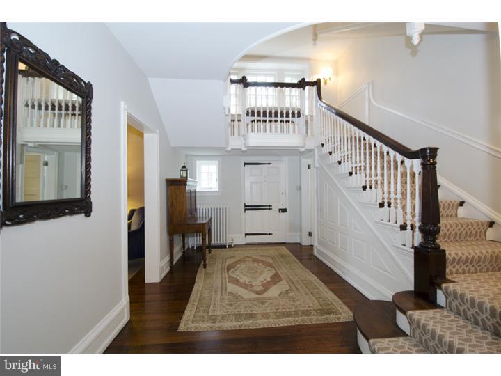 CHESTNUT HILL - Residential