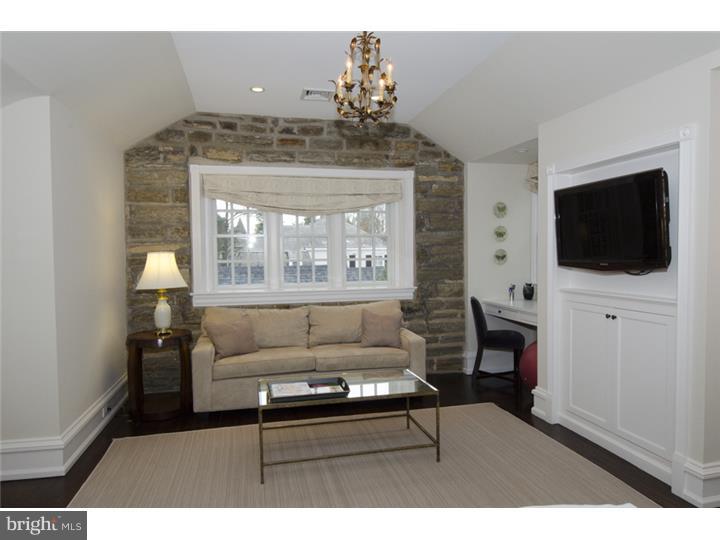 CHESTNUT HILL - Residential