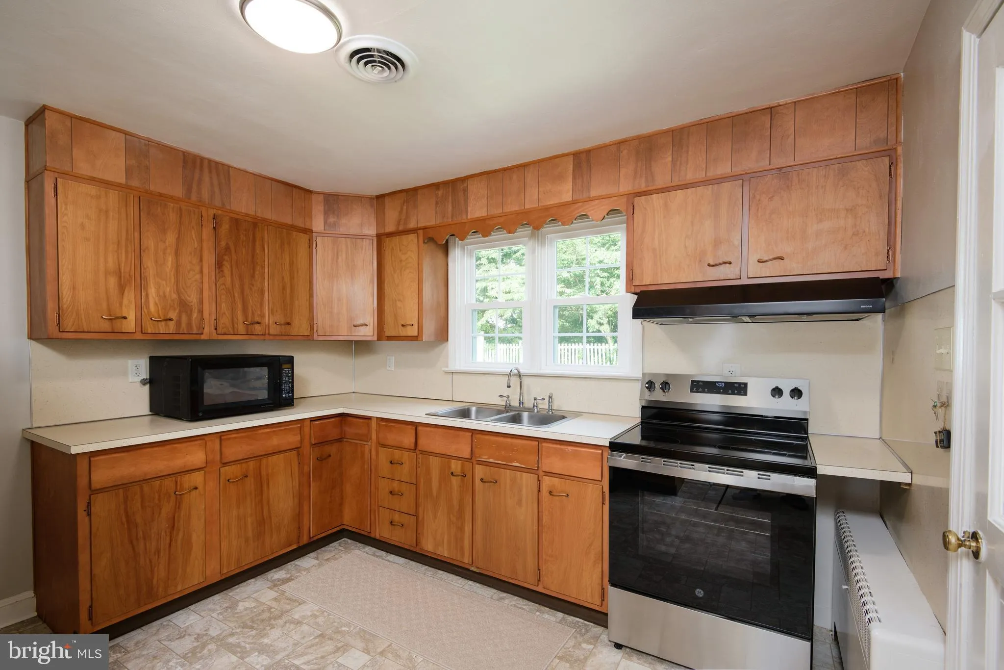 Oxford, Pennsylvania 19363, United States, 2 Bedrooms Bedrooms, ,1 BathroomBathrooms,Residential,Pending,180664