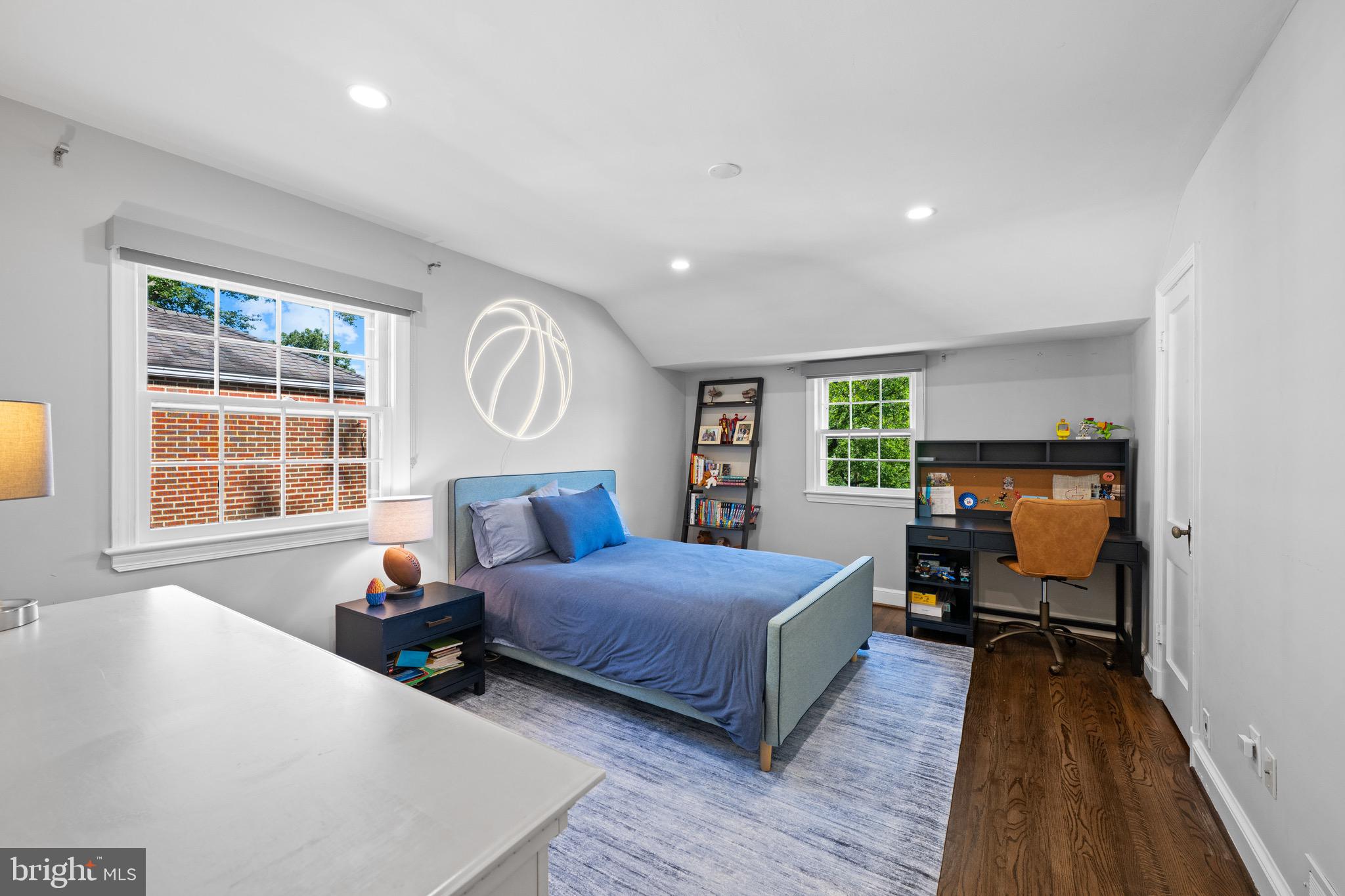 BRADLEY HILLS - Residential