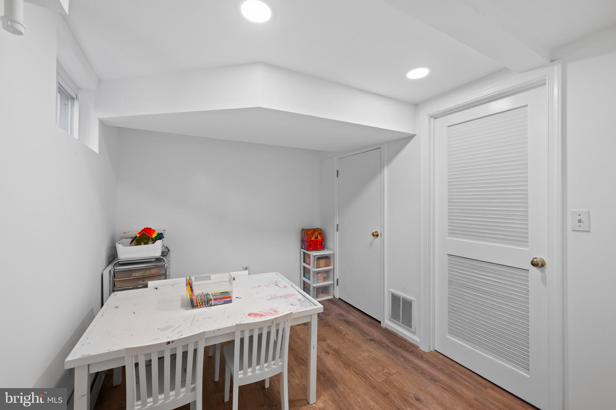 BRADLEY HILLS - Residential