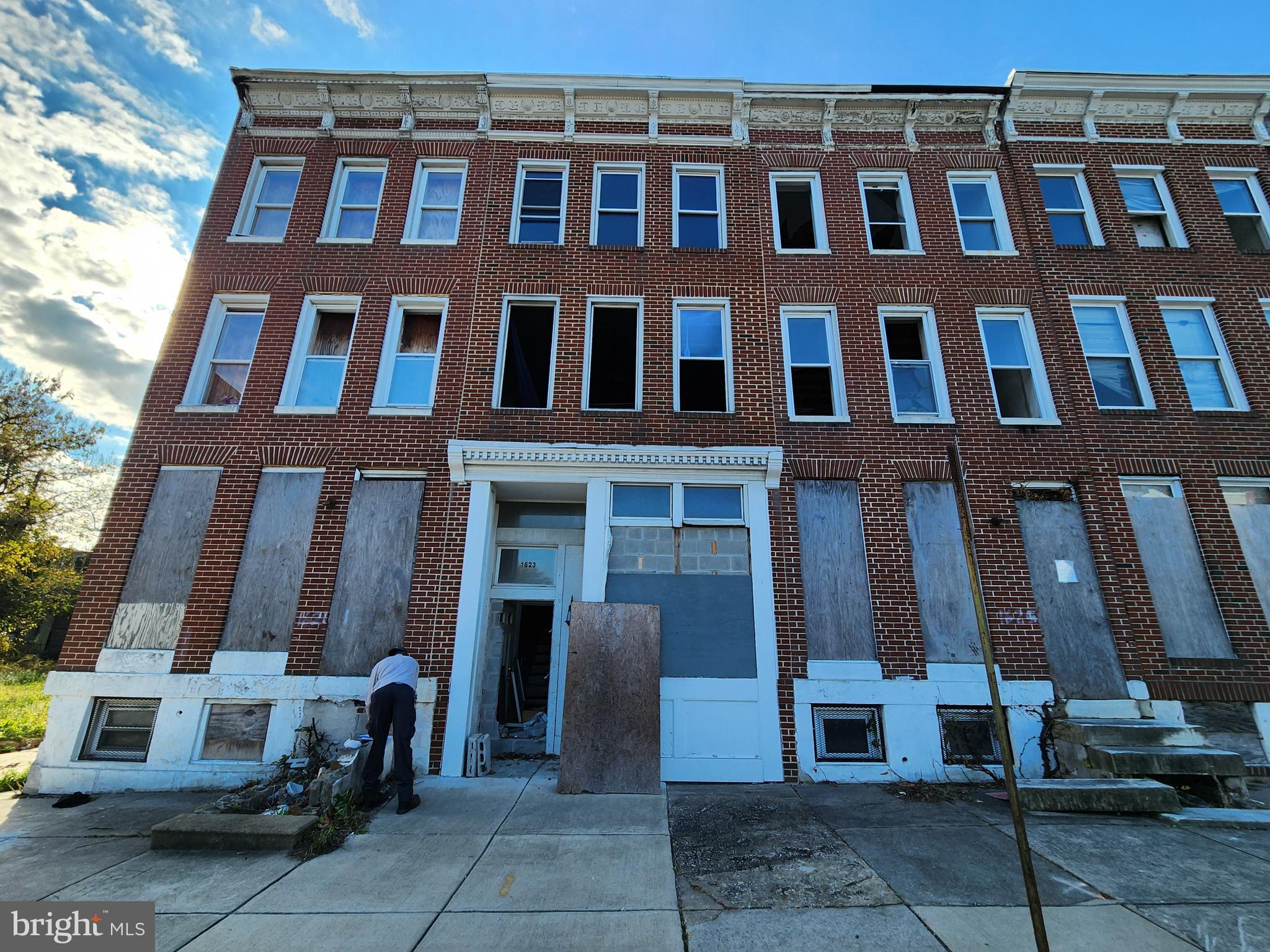 SANDTOWN-WINCHESTER - Residential