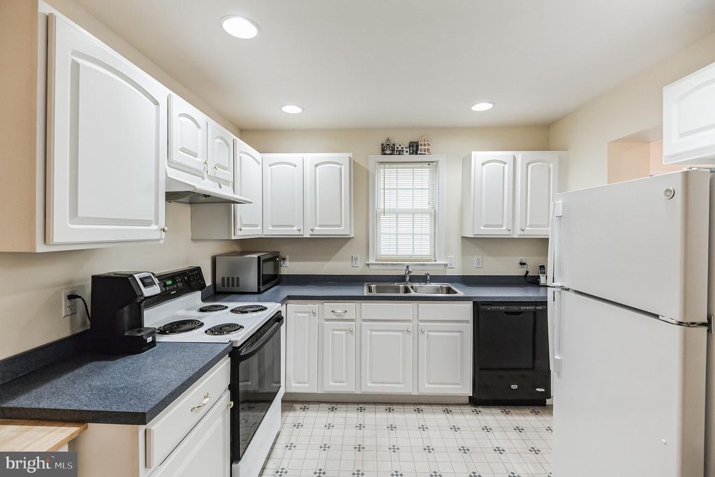 Photo of 307 YORKSHIRE DR, LANCASTER, PA 17603 (MLS # PALA2030400)