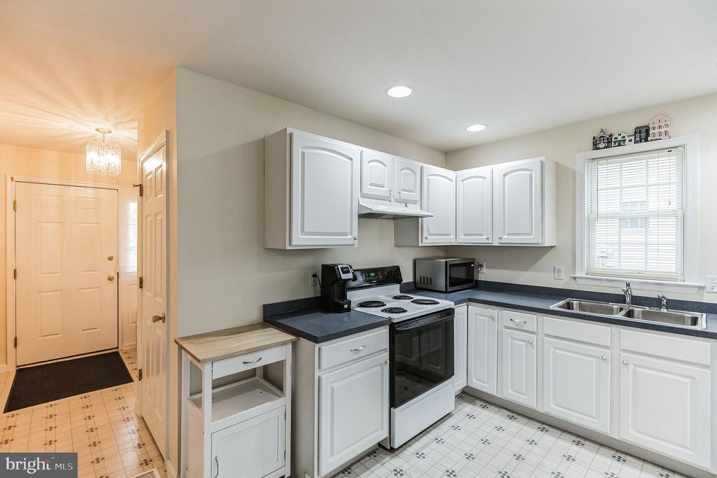 Photo of 307 YORKSHIRE DR, LANCASTER, PA 17603 (MLS # PALA2030400)