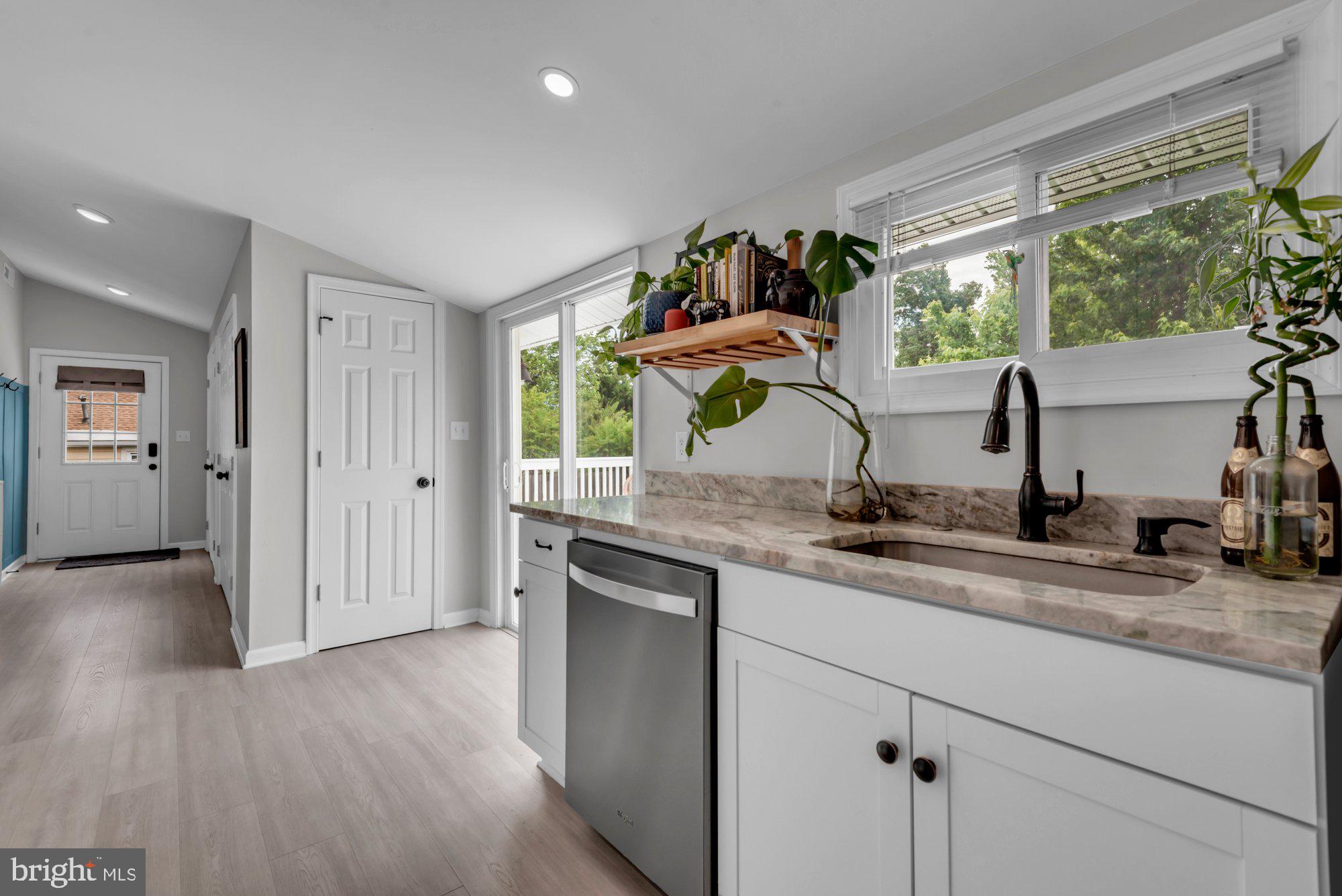 WOODLAND BEACH - Residential