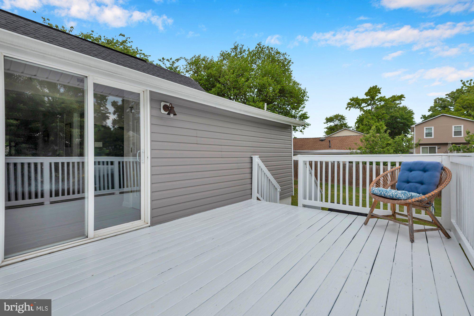 WOODLAND BEACH - Residential